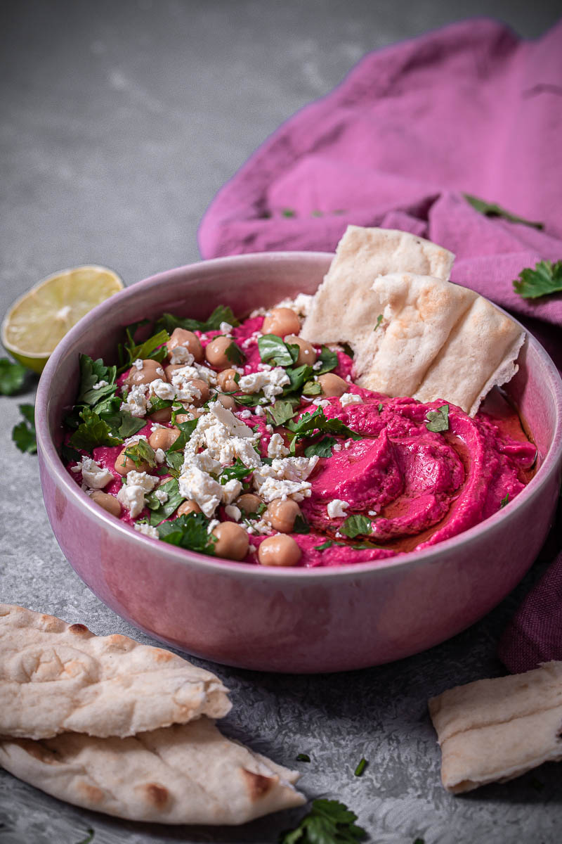 Fladenbrot mit Pink Hummus