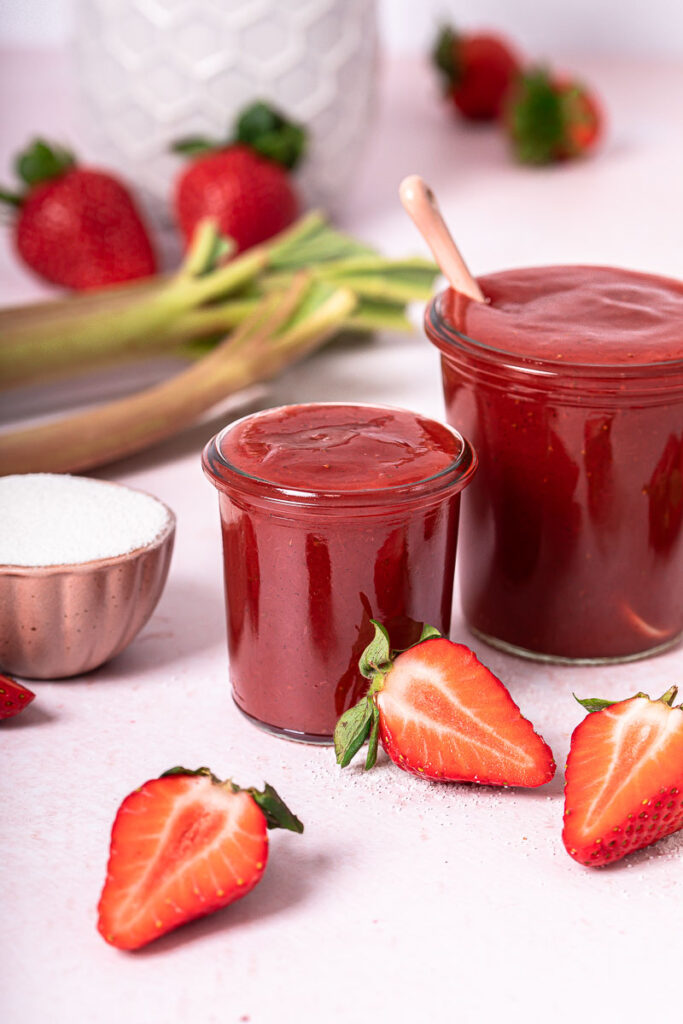 Die beste Erdbeer Rhabarber Marmelade mit Vanille | Life Is Full Of Goodies