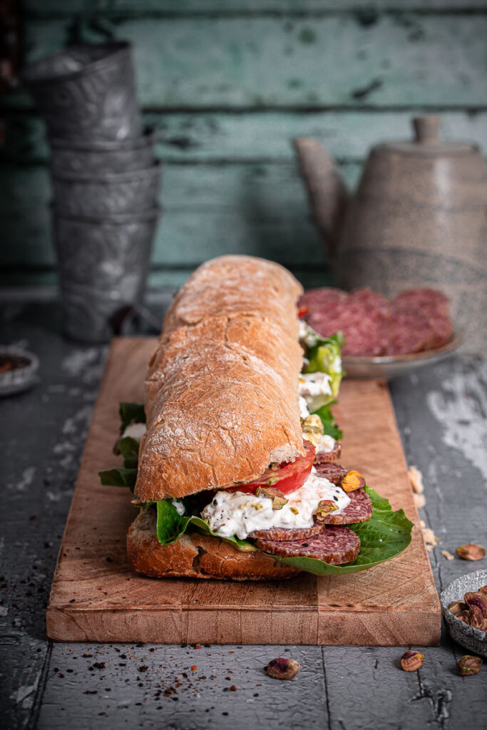 Stracciatella Sandwich mit Salami und Pistazien | Life Is Full Of Goodies Stracciatella Sandwich mit Salami und Pistazien | Life Is Full Of Goodies