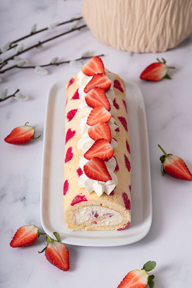 Erdbeerrolle mit Herzmuster | Life Is Full Of Goodies Erdbeerrolle mit Herzmuster | Life Is Full Of Goodies