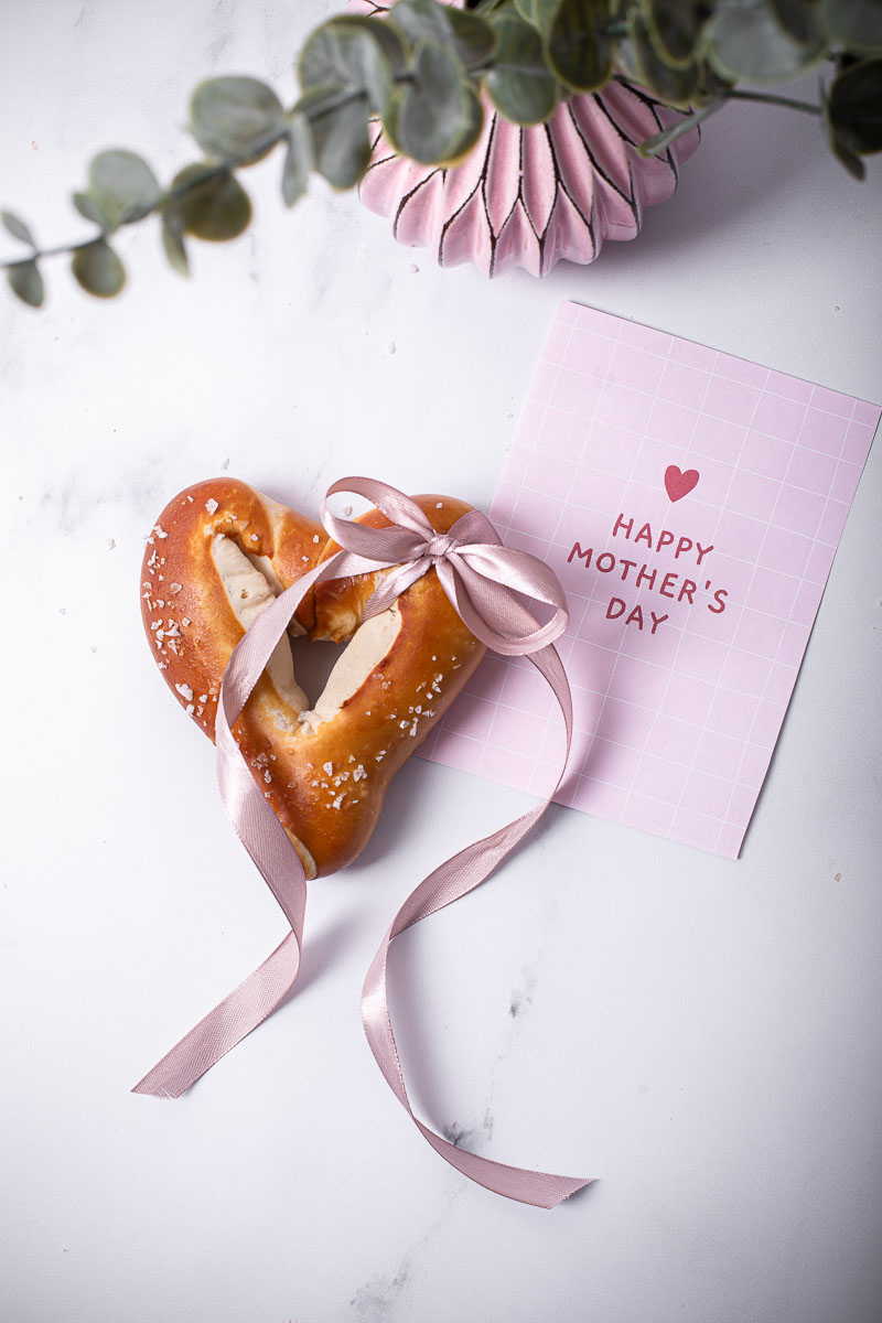 Last-Minute-Muttertagsgeschenk Laugender mit Muttertagskarte