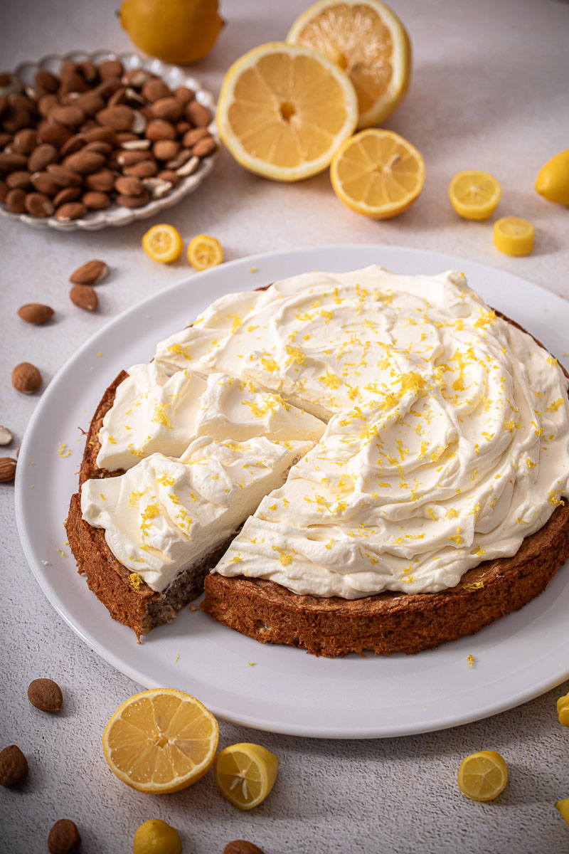 Ganzer Mandelkuchen