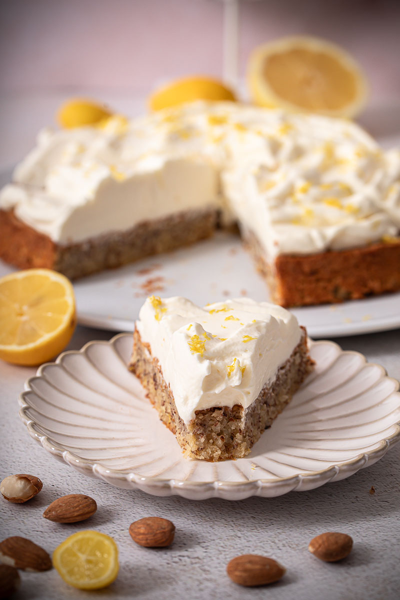 Stück Zitronen-Mandelkuchen