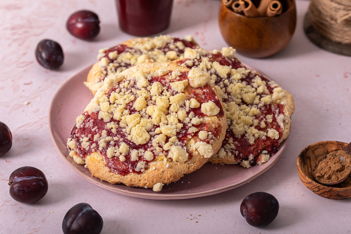 Zwetschgenmus Streuseltaler mit Vanillepudding