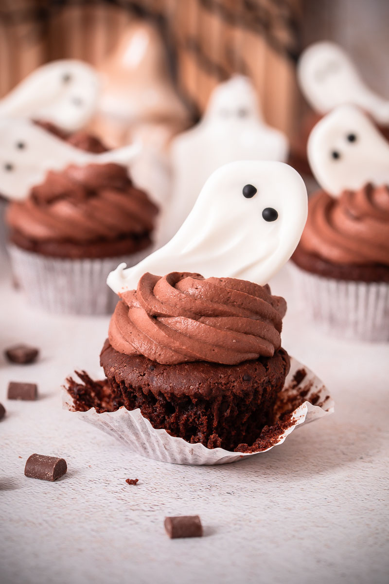 Halloween Schoko Cupcakes mit Schokoladengeister