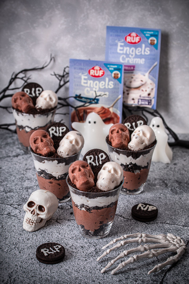 Schwarz-weißes Halloween Dessert