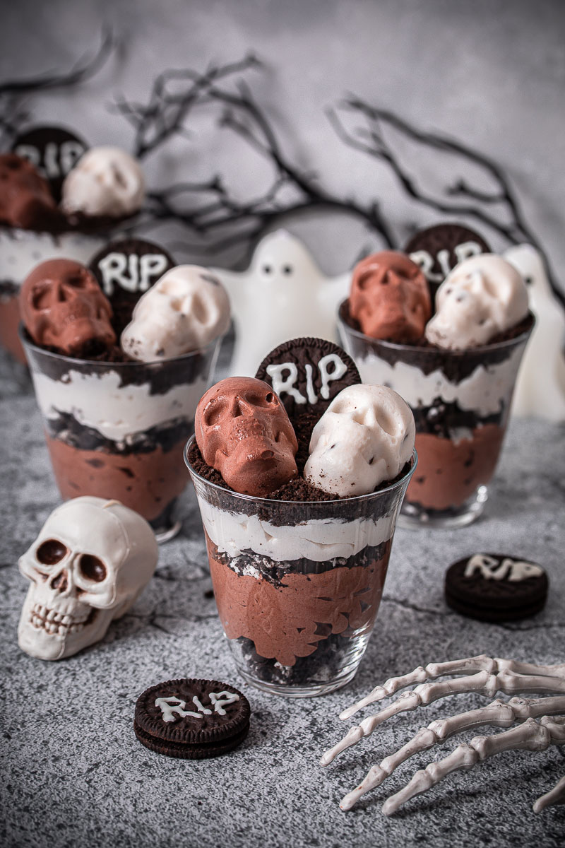 Schwarz-weißes Halloween Dessert
